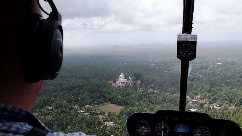 Pohled z vrtulníku na Budhův chrám-min